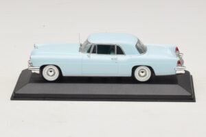 Lincoln Continental Mark II Celeste Minichamps 1:43 Lincoln Continental Mark II Celeste Minichamps 1:43 400082304 Pressofusione