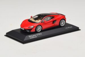 McLaren 570GT Vermillion Red Minichamps 1:43 537154522 Pressofusione — immagine 2 di 5
