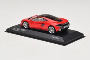 McLaren 570GT Vermillion Red Minichamps 1:43 537154522 Pressofusione — immagine 3 di 5