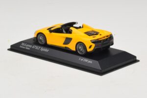 McLaren 675LT Spider Volcano Yellow Minichamps 1:43 537154430 Pressofusione — immagine 3 di 5