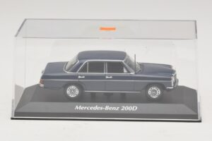 Mercedes 200D W115 Blu Maxichamps 1:43 940034000 Pressofusione — immagine 4 di 5