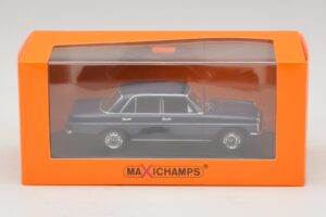 Mercedes 200D W115 Blu Maxichamps 1:43 940034000 Pressofusione — immagine 5 di 5