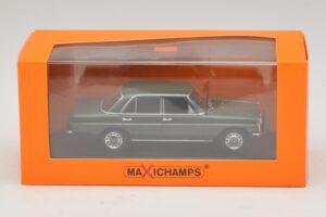 Mercedes 200D W115 Verde Scuro Maxichamps 1:43 940034001 Pressofusione — immagine 5 di 5