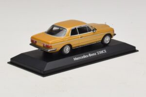 Mercedes 230 CE C123 Oro Metallizzato Maxichamps 1:43 940032220 Pressofusione — immagine 2 di 5