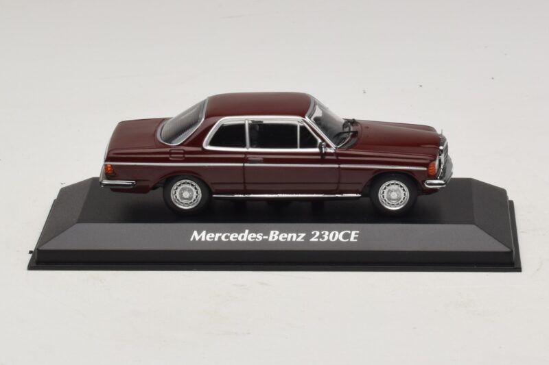 Mercedes 230 CE C123 Rosso Maxichamps 1:43 940032221 Pressofusione