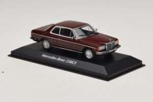 Mercedes 230 CE C123 Rosso Maxichamps 1:43 940032221 Pressofusione — immagine 3 di 5