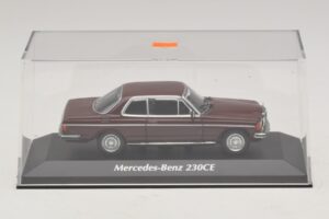 Mercedes 230 CE C123 Rosso Maxichamps 1:43 940032221 Pressofusione — immagine 4 di 5