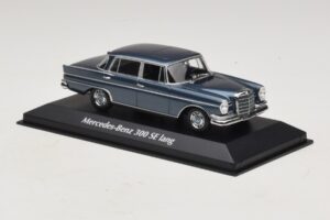 Mercedes 300 SE W112 Lang Blu Metallizzato Maxichamps 1:43 940035200 Pressofusione — immagine 3 di 5
