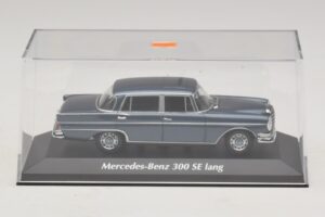 Mercedes 300 SE W112 Lang Blu Metallizzato Maxichamps 1:43 940035200 Pressofusione — immagine 4 di 5