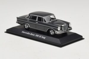 Mercedes 300 SE W112 Lang Grigio Scuro Maxichamps 1:43 940035201 Pressofusione — immagine 3 di 5