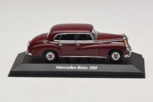 Mercedes 300 W186 Rosso Scuro Maxichamps 1:43 940039060 Pressofusione