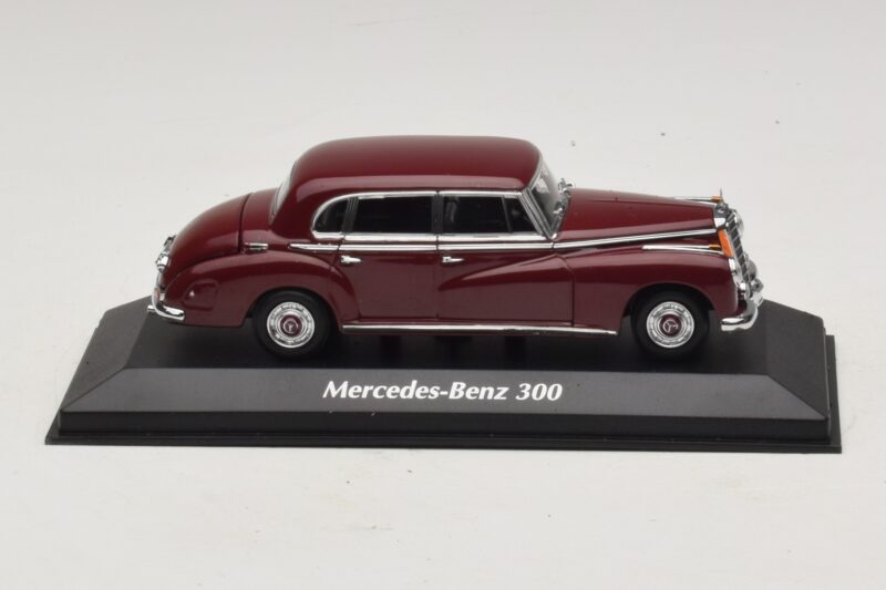 Mercedes 300 W186 Rosso Scuro Maxichamps 1:43 940039060 Pressofusione