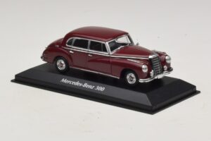 Mercedes 300 W186 Rosso Scuro Maxichamps 1:43 940039060 Pressofusione — immagine 3 di 5