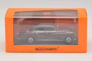 Mercedes 300 W186 Rosso Scuro Maxichamps 1:43 940039060 Pressofusione — immagine 5 di 5