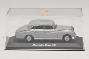 Mercedes 300 W186 Grigio Maxichamps 1:43 940039061 Pressofusione — immagine 4 di 5