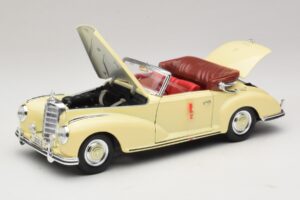 Mercedes 300S Crema Maisto 1:18 31806 Pressofusione — immagine 2 di 8