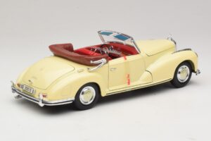 Mercedes 300S Crema Maisto 1:18 31806 Pressofusione — immagine 3 di 8