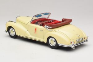 Mercedes 300S Crema Maisto 1:18 31806 Pressofusione — immagine 7 di 8