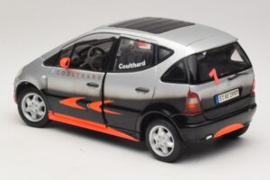 Mercedes A-Class W168 D. Coulthard Argento Maisto 1:18 35841 Pressofusione — immagine 7 di 8