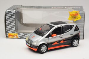Mercedes A-Class W168 D. Coulthard Argento Maisto 1:18 35841 Pressofusione — immagine 8 di 8