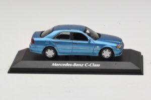 Mercedes C-Class W202 Blu Metallizzato Maxichamps 1:43 940037060 Pressofusione
