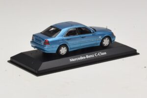 Mercedes C-Class W202 Blu Metallizzato Maxichamps 1:43 940037060 Pressofusione — immagine 2 di 5