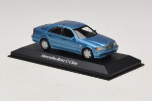 Mercedes C-Class W202 Blu Metallizzato Maxichamps 1:43 940037060 Pressofusione — immagine 3 di 5