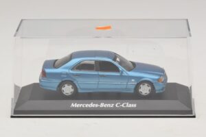 Mercedes C-Class W202 Blu Metallizzato Maxichamps 1:43 940037060 Pressofusione — immagine 4 di 5