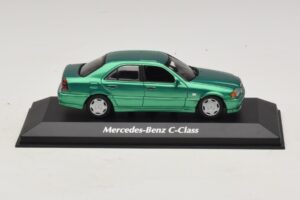 Mercedes C-Class W202 Verde Metallizzato Maxichamps 1:43 940037061 Pressofusione