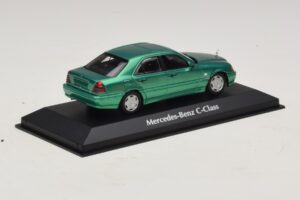 Mercedes C-Class W202 Verde Metallizzato Maxichamps 1:43 940037061 Pressofusione — immagine 2 di 5