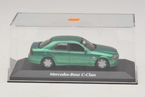 Mercedes C-Class W202 Verde Metallizzato Maxichamps 1:43 940037061 Pressofusione — immagine 4 di 5