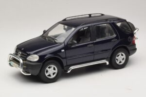 Mercedes ML320 W163 Blu Maisto 1:18 31847 Pressofusione