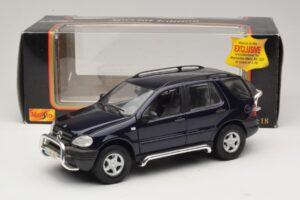 Mercedes ML320 W163 Blu Maisto 1:18 31847 Pressofusione — immagine 8 di 8