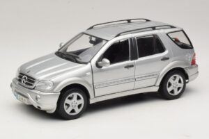 Mercedes ML55 AMG W163 Argento Maisto 1:18 31876-P1 Pressofusione