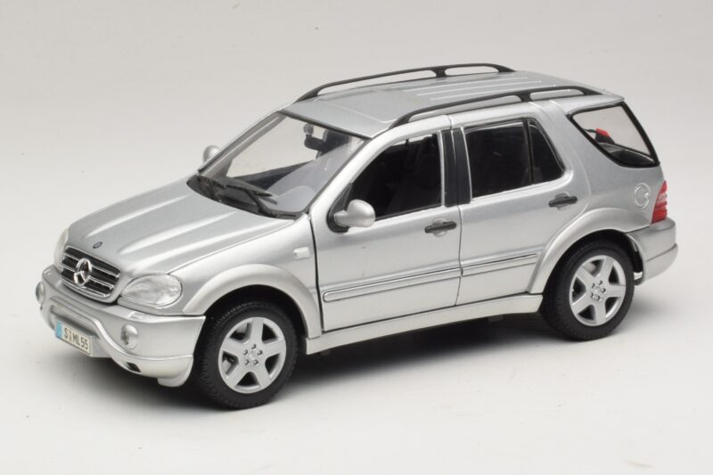 Mercedes ML55 AMG W163 Argento Maisto 1:18 31876-P1 Pressofusione