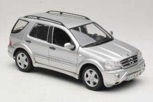 Mercedes ML55 AMG W163 Argento Maisto 1:18 31876-P1 Pressofusione — immagine 6 di 8
