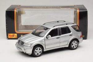 Mercedes ML55 AMG W163 Argento Maisto 1:18 31876-P1 Pressofusione — immagine 8 di 8