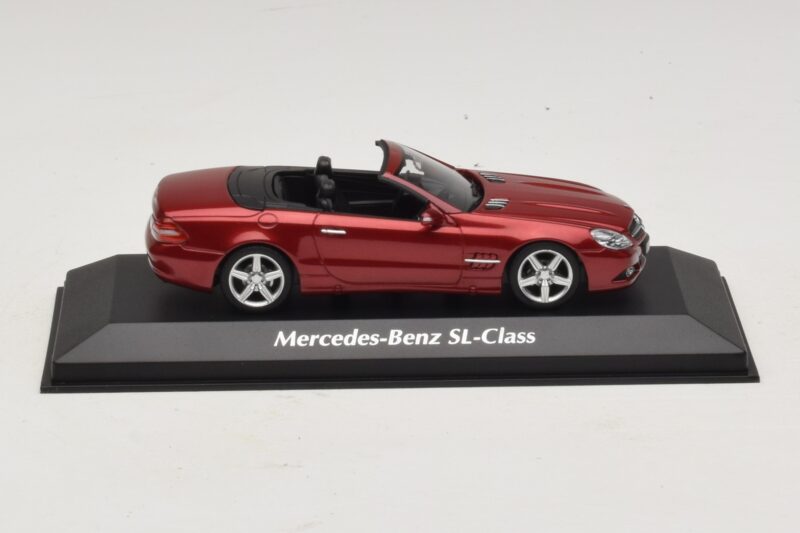 Mercedes SL R230 Rosso Metallizzato Maxichamps 1:43 940037530 Pressofusione