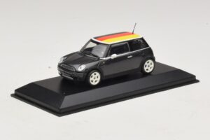 Mini Cooper One R50 Verde Con Bandiera Tedesca Minichamps 1:43 MINI033 Pressofusione — immagine 2 di 5
