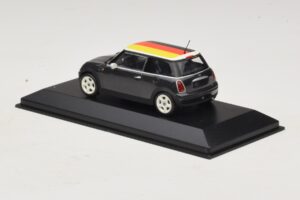 Mini Cooper One R50 Verde Con Bandiera Tedesca Minichamps 1:43 MINI033 Pressofusione — immagine 3 di 5