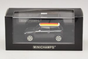 Mini Cooper One R50 Verde Con Bandiera Tedesca Minichamps 1:43 MINI033 Pressofusione — immagine 5 di 5