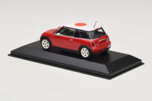 Mini Cooper One R50 Rosso Con Bandiera Giapponese Minichamps 1:43 MINI034 Pressofusione — immagine 3 di 5