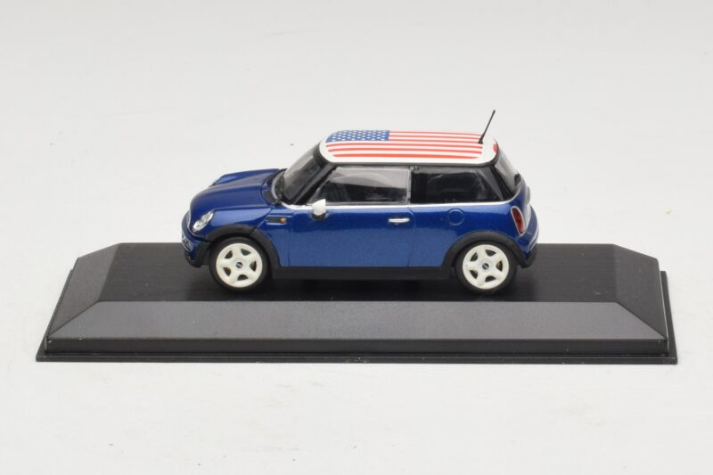 Mini Cooper S R53 Blu Con Bandiera Americana Minichamps 1:43 MINI014 Pressofusione
