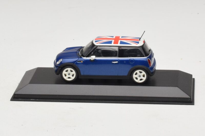 Mini Cooper S R53 Blu Con Bandiera Britannica Minichamps 1:43 Mini Cooper S R53 Blu Con Bandiera Britannica Minichamps 1:43 MINI026 Pressofusione