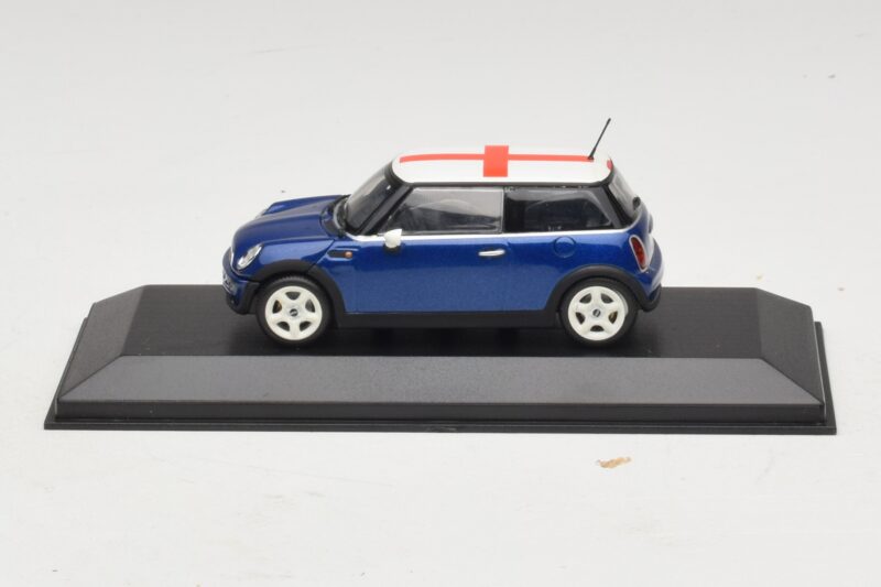 Mini Cooper S R53 Blu Con Bandiera Inglese Minichamps 1:43 MINI012 Pressofusione
