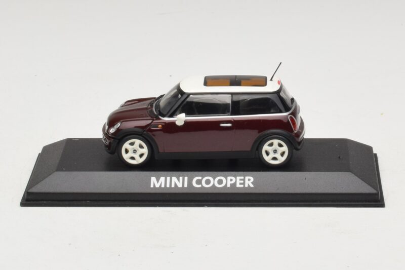 Mini Cooper S R53 Rosso Scuro Con Tetto Panoramico Minichamps 1:43 Mini Cooper S R53 Rosso Scuro Con Tetto Panoramico Minichamps 1:43 MINI019 Pressofusione