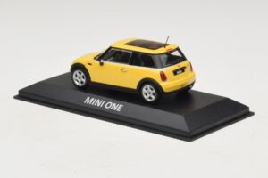 Mini Cooper S R53 Liquid Yellow Con Tetto Panoramico Minichamps 1:43 MINI013 Pressofusione — immagine 3 di 4