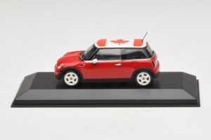 Mini Cooper S R53 Rosso Con Bandiera Canadese Minichamps 1:43 MINI017 Pressofusione