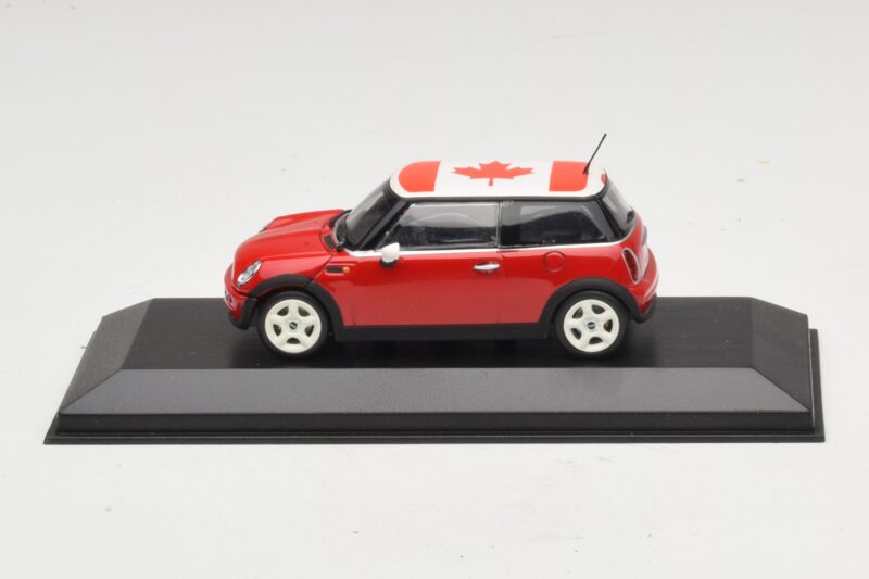 Mini Cooper S R53 Rosso Con Bandiera Canadese Minichamps 1:43 MINI017 Pressofusione