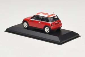 Mini Cooper S R53 Rosso Con Bandiera Canadese Minichamps 1:43 MINI017 Pressofusione — immagine 3 di 5